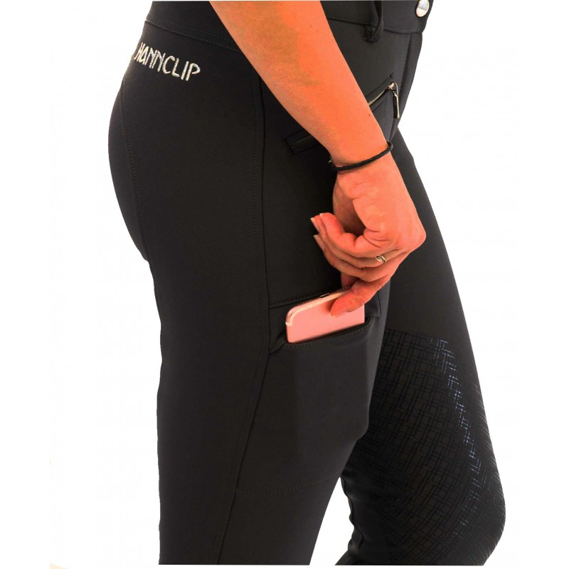 Leggings pretas com bolso lateral e texto BEAUTYCLIP perto da cintura.