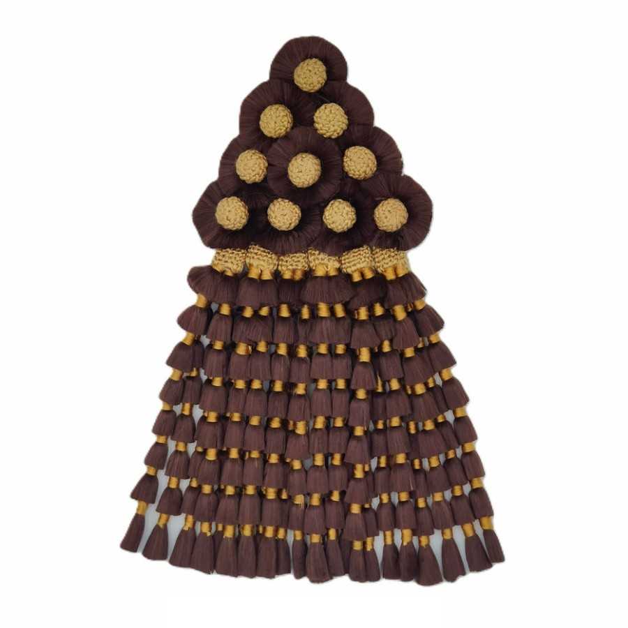 Acessório decorativo castanho com franjas e pompons amarelos