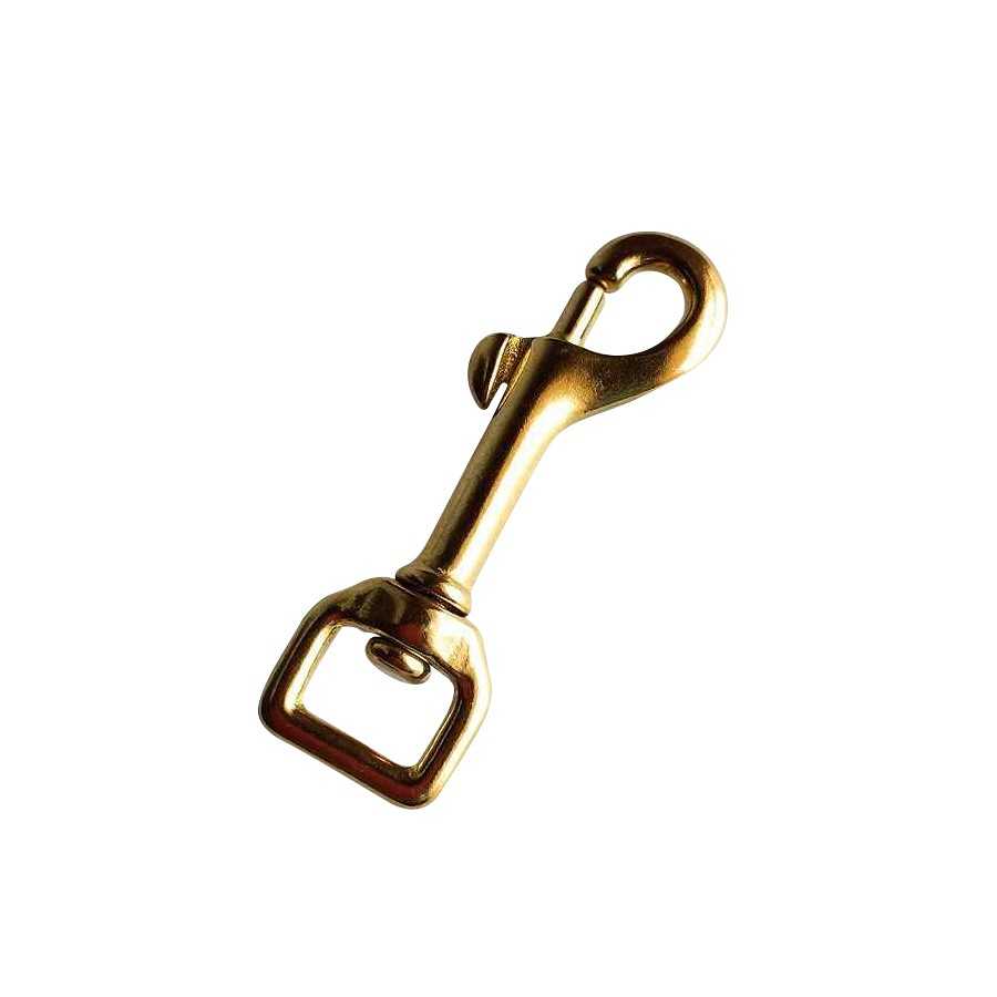 Mosquetão metálico dourado sobre fundo branco
