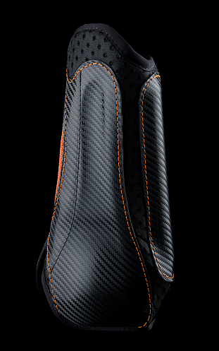 Saco de golfe preto com textura de fibra de carbono e detalhes laranja