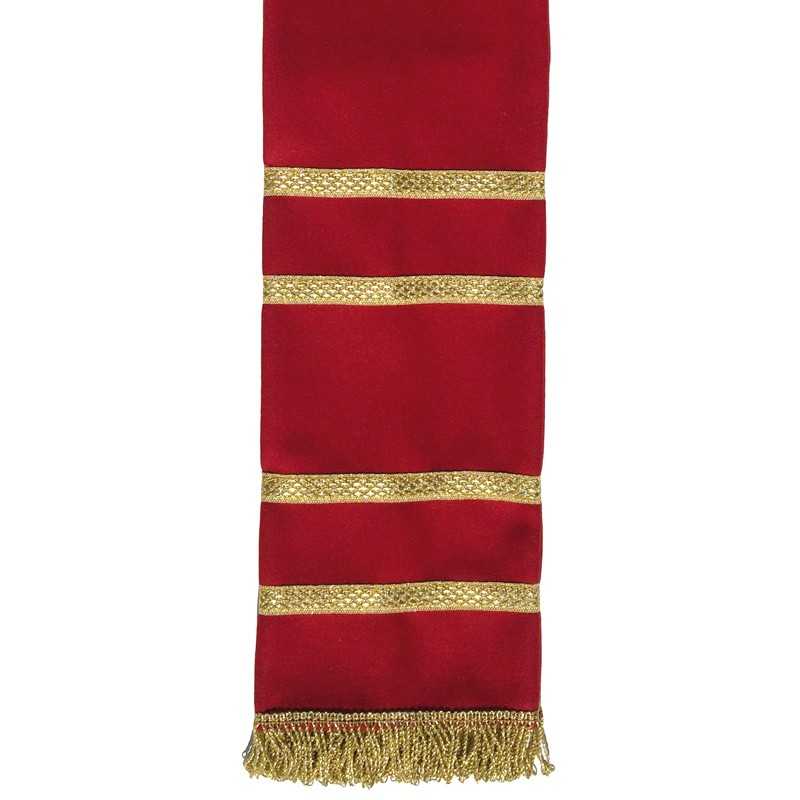 Faixa vermelha com franjas douradas e faixas horizontais douradas