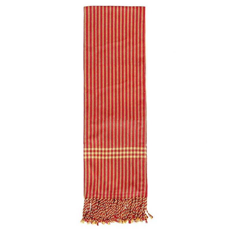 Cachecol vermelho e amarelo com franjas torcidas