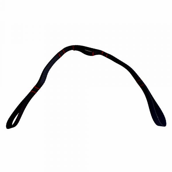 Cinta de elevação preta com costuras vermelhas para içamento.