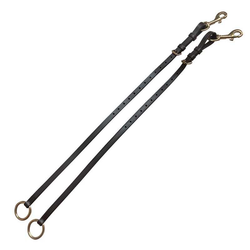 Conjunto de duas correias ajustáveis em couro preto com fivelas douradas e argolas metálicas.