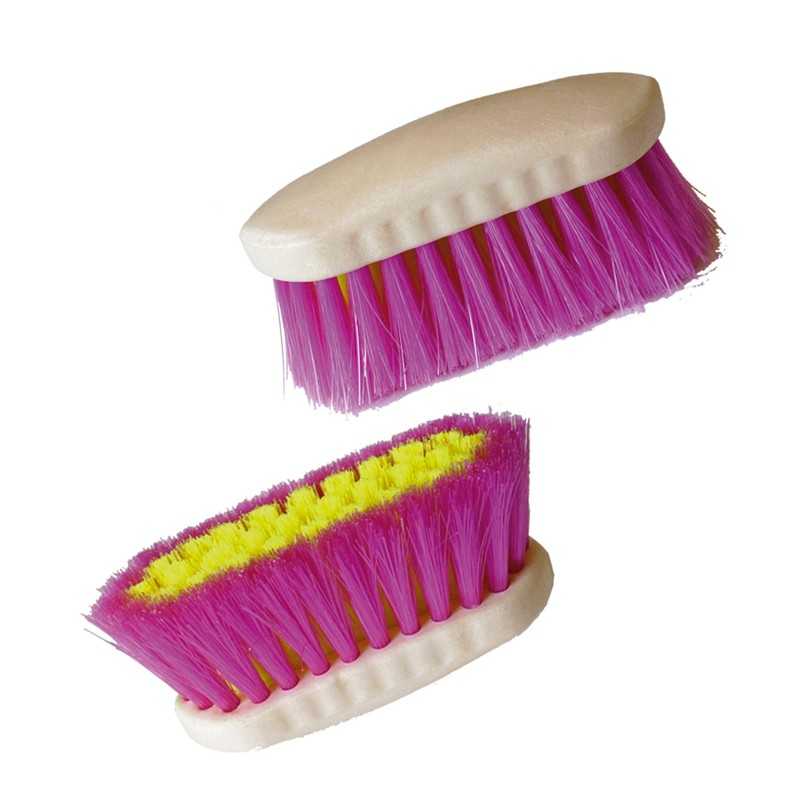 Escovas de limpeza com cerdas rosa e amarelas e cabo branco