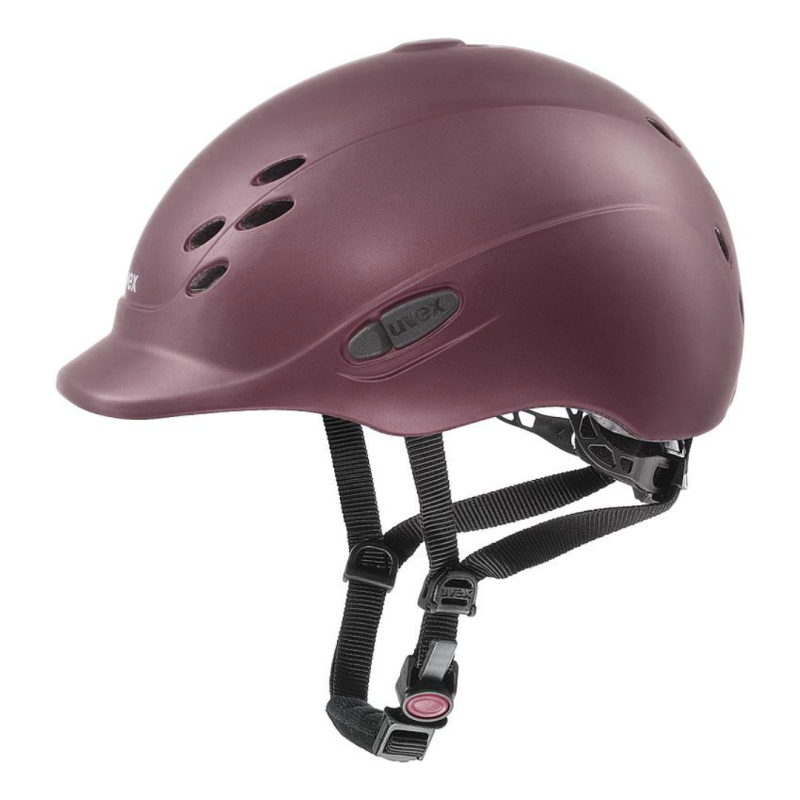Capacete de proteção vinho com ventoinhas e cintas pretas ajustáveis