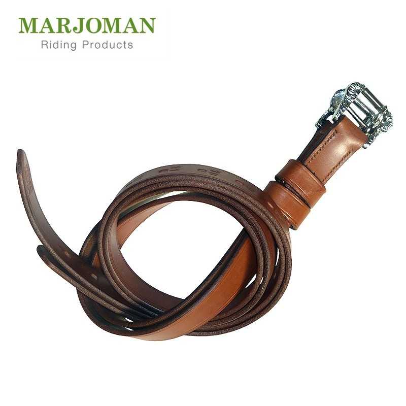 Cinto de pele castanha com fivela metálica prateada