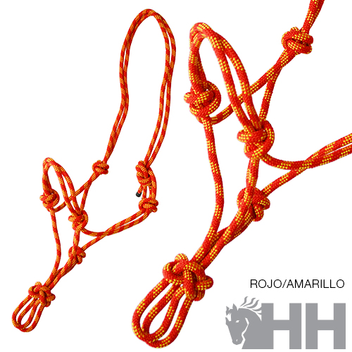 Cabresto vermelho e amarelo de corda com nós, sobre fundo branco