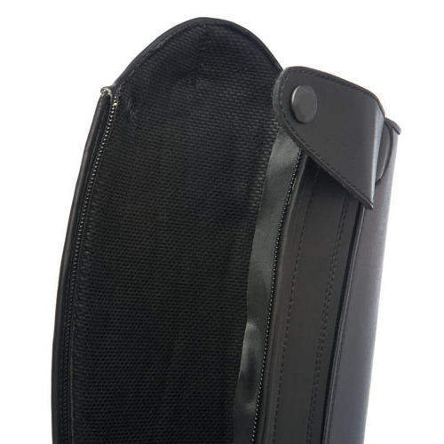 Parte superior de bota preta com fecho e aba com botão