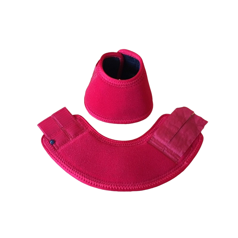 Conjunto de protetor e cinta vermelhos de tecido almofadado com fechos de velcro.