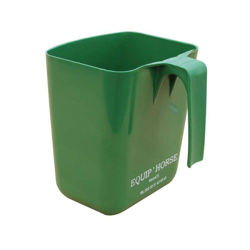 Jarro medidor verde de plástico com alça quadrada e texto branco