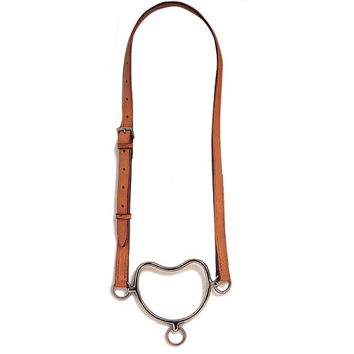 Coleira castanha de couro com argola metálica em forma de coração