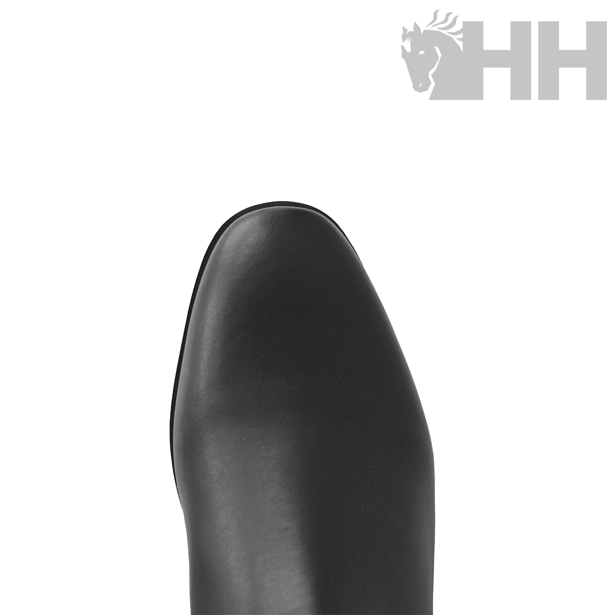 Sapato preto de couro com biqueira quadrada visto de cima