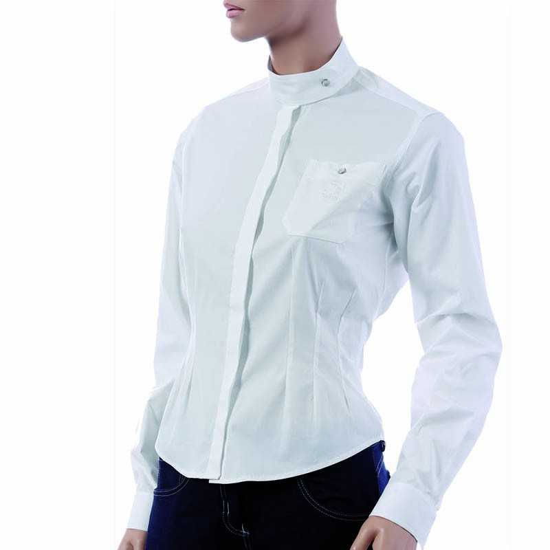 Camisa branca de manga comprida com gola alta e bolso no peito