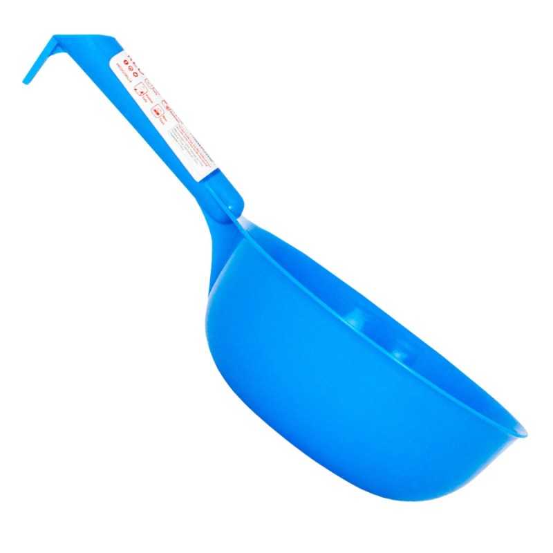 Concha de plástico azul com pegador longo