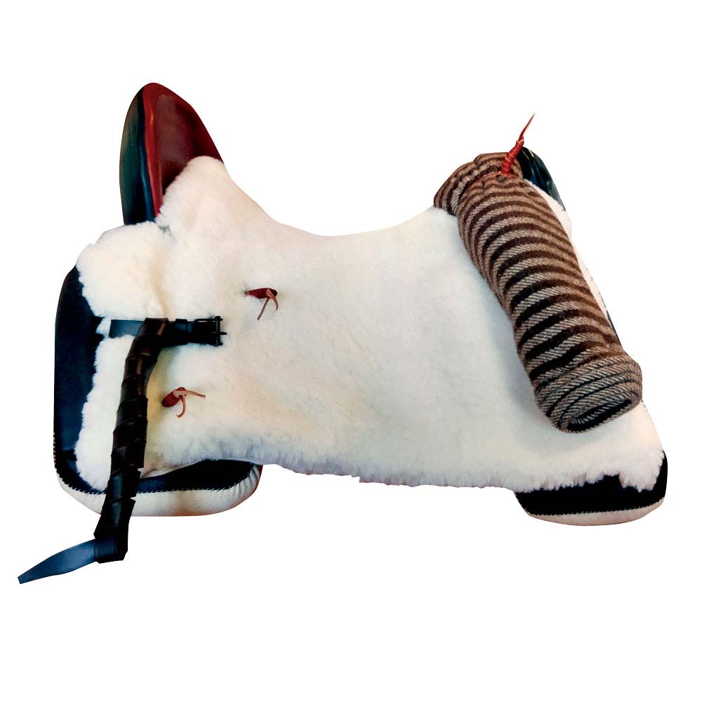 Sela de montar cavalo branca com detalhes em tecido às riscas e fitas pretas