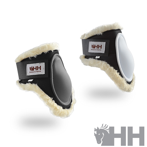 Proteções para cavalos pretas com pelo sintético branco e etiqueta HH Hispano Hípica