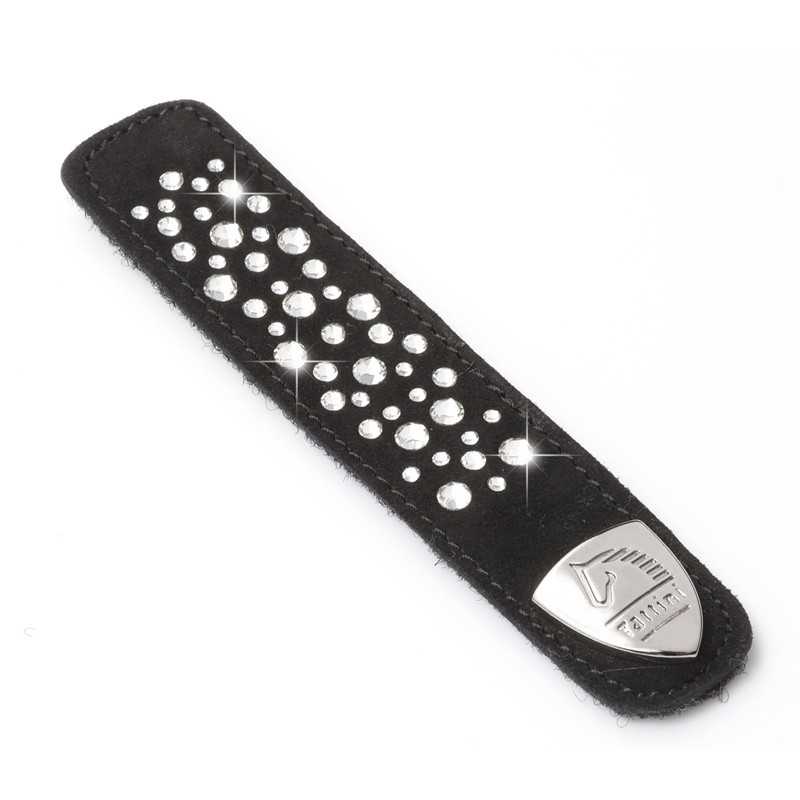 Faixa preta com detalhes metálicos e emblema triangular