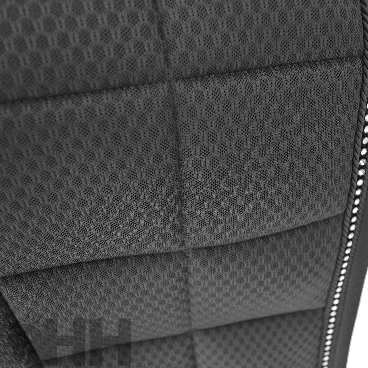 Tecido cinza com padrão hexagonal e zíper prateado