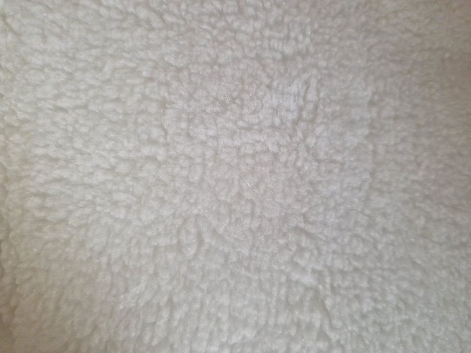 tecido branco felpudo com textura macia