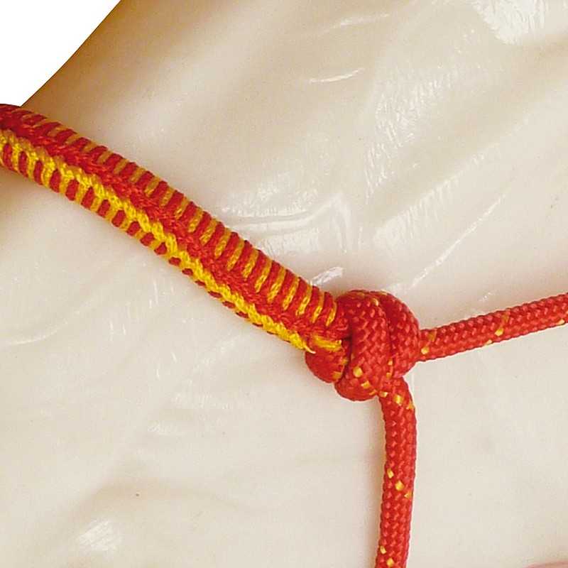 Pulseira de corda vermelha e amarela com nó simples