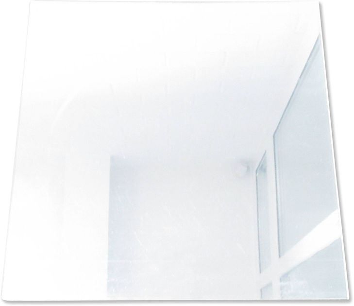 Espelho quadrado com moldura transparente e parede branca com janela