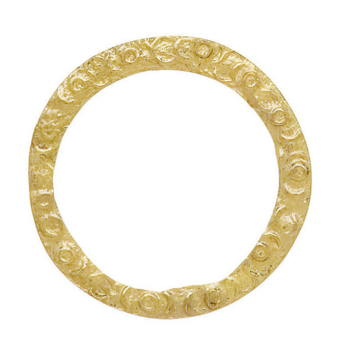 Anel dourado com padrão em relevo