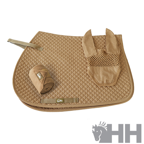 Conjunto de equipamento para equitação bege com manta de sela, proteções para orelhas e bandagem