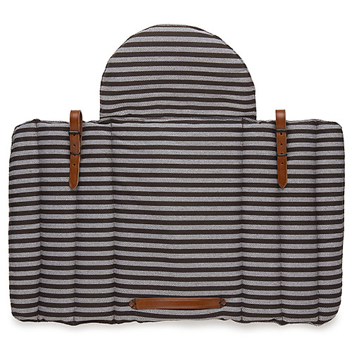 Almofada acolchoada às riscas com alças castanhas