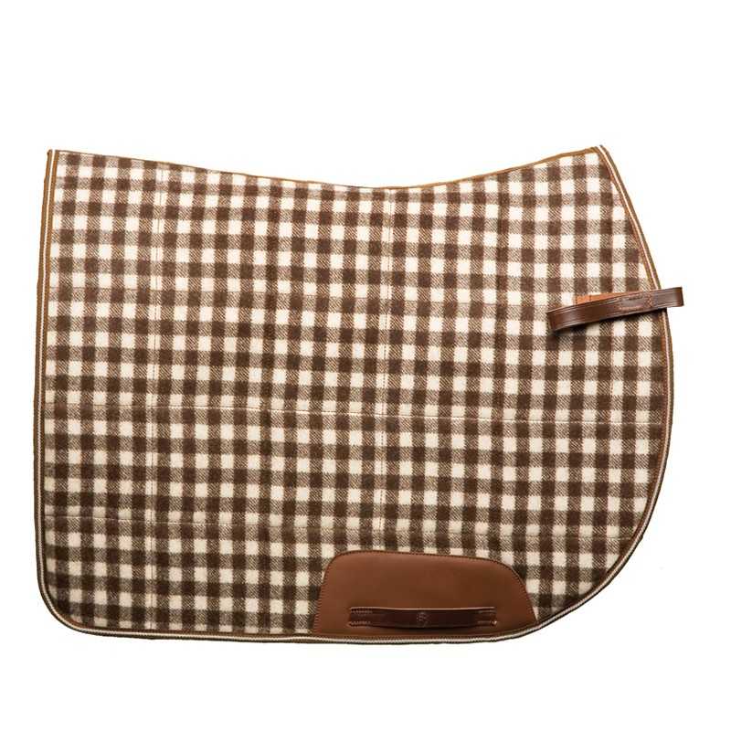 Tapete de sela xadrez castanho e branco com acabamento em couro castanho