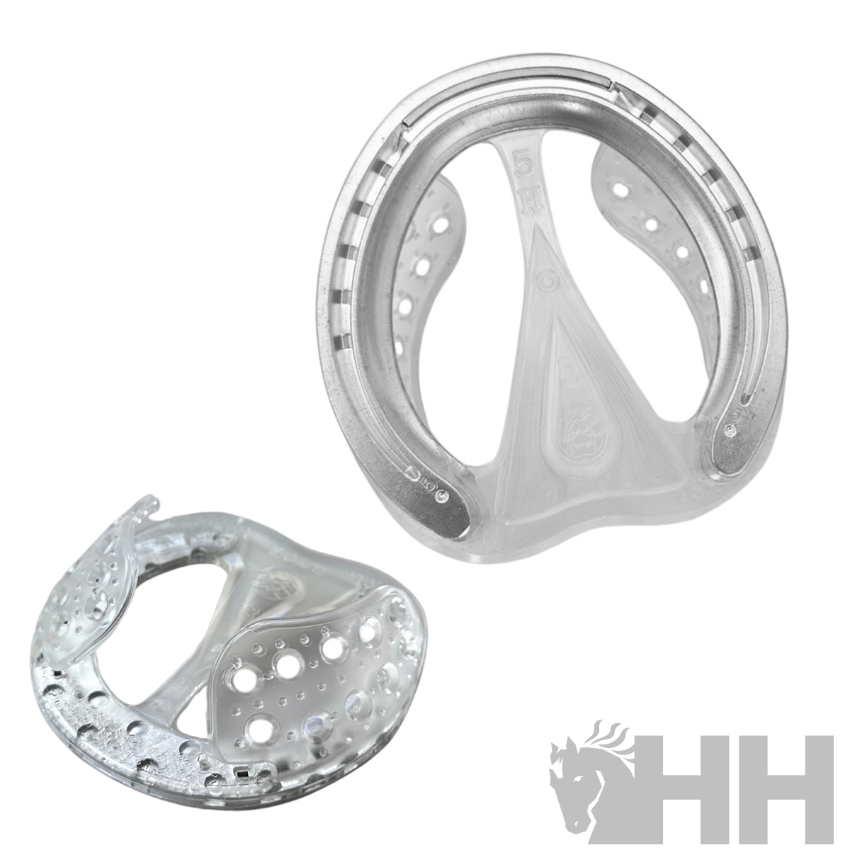 Duas ferraduras transparentes com detalhes em metal sobre fundo branco