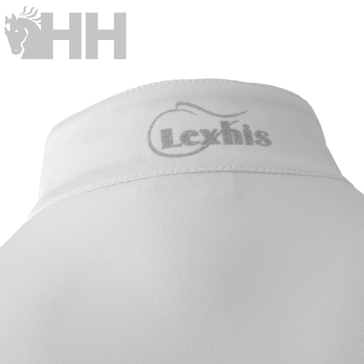 Peça de roupa branca com logo LexHis cinza na parte de trás
