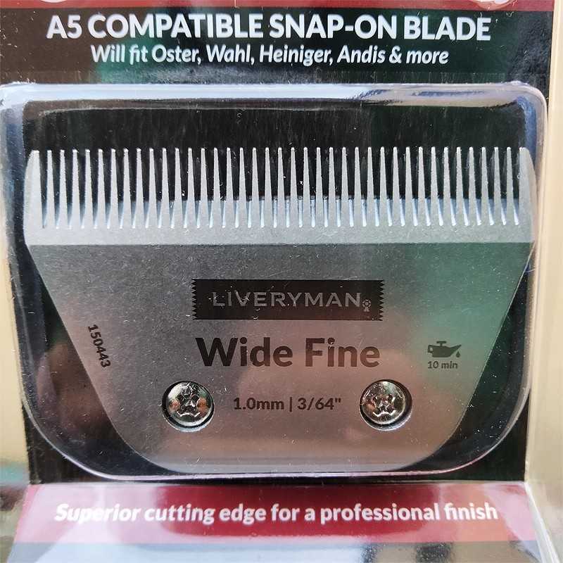 Lâmina metálica A5 Wide Fine da LIVERYMAN embalada em plástico transparente