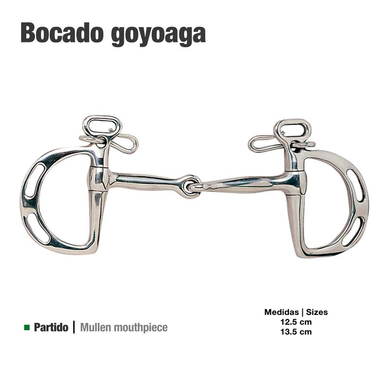 Freio de cavalo de metal prateado com design liso e argolas grandes em fundo branco