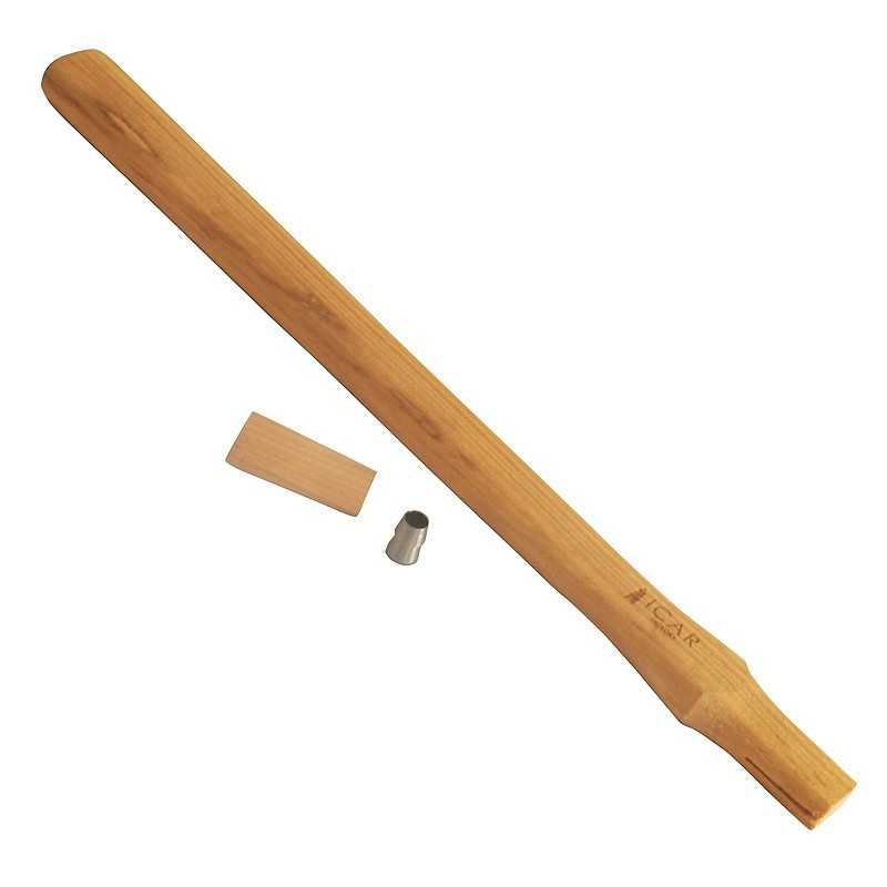 Piteira de madeira clara com peça metálica e pedaço de madeira, fundo branco