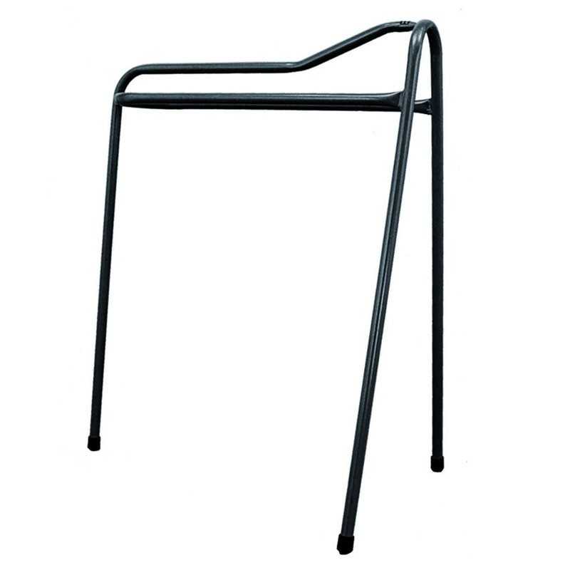 Estrutura metálica preta com quatro pernas