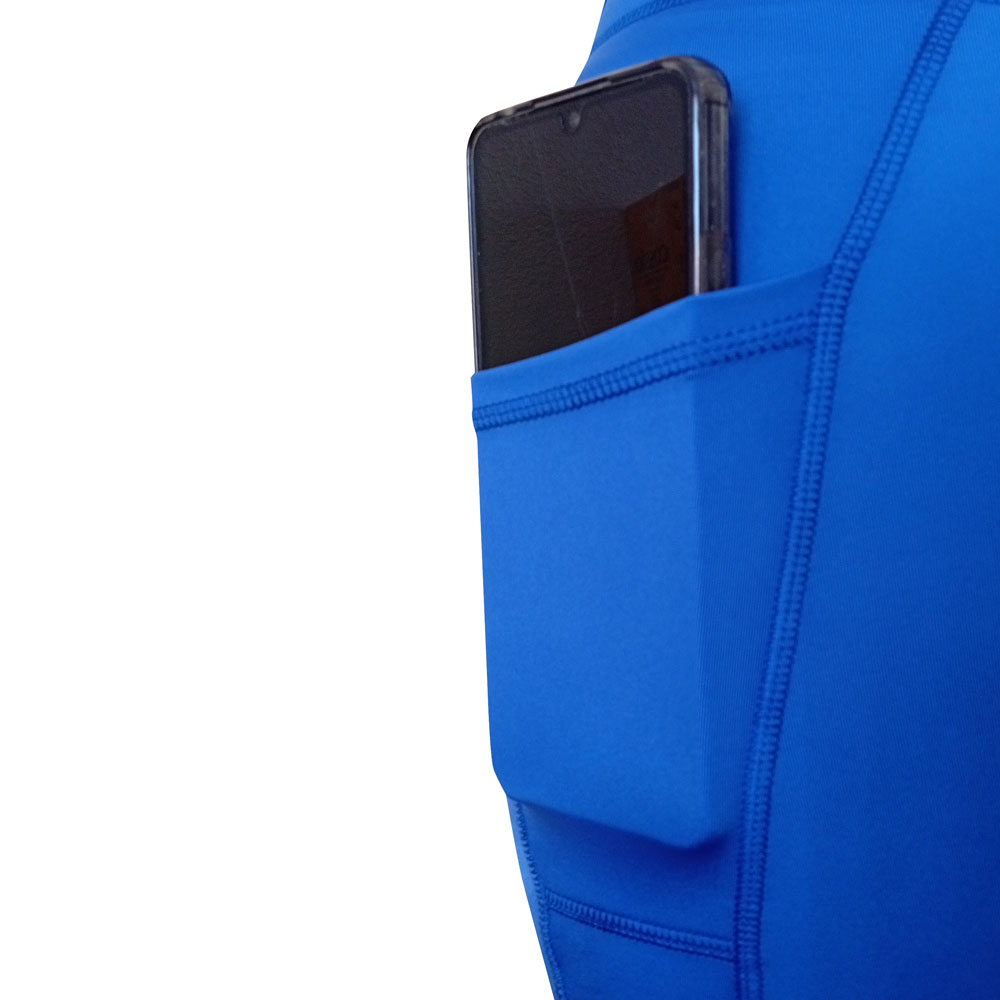 Calças desportivas azuis com bolso lateral e telemóvel