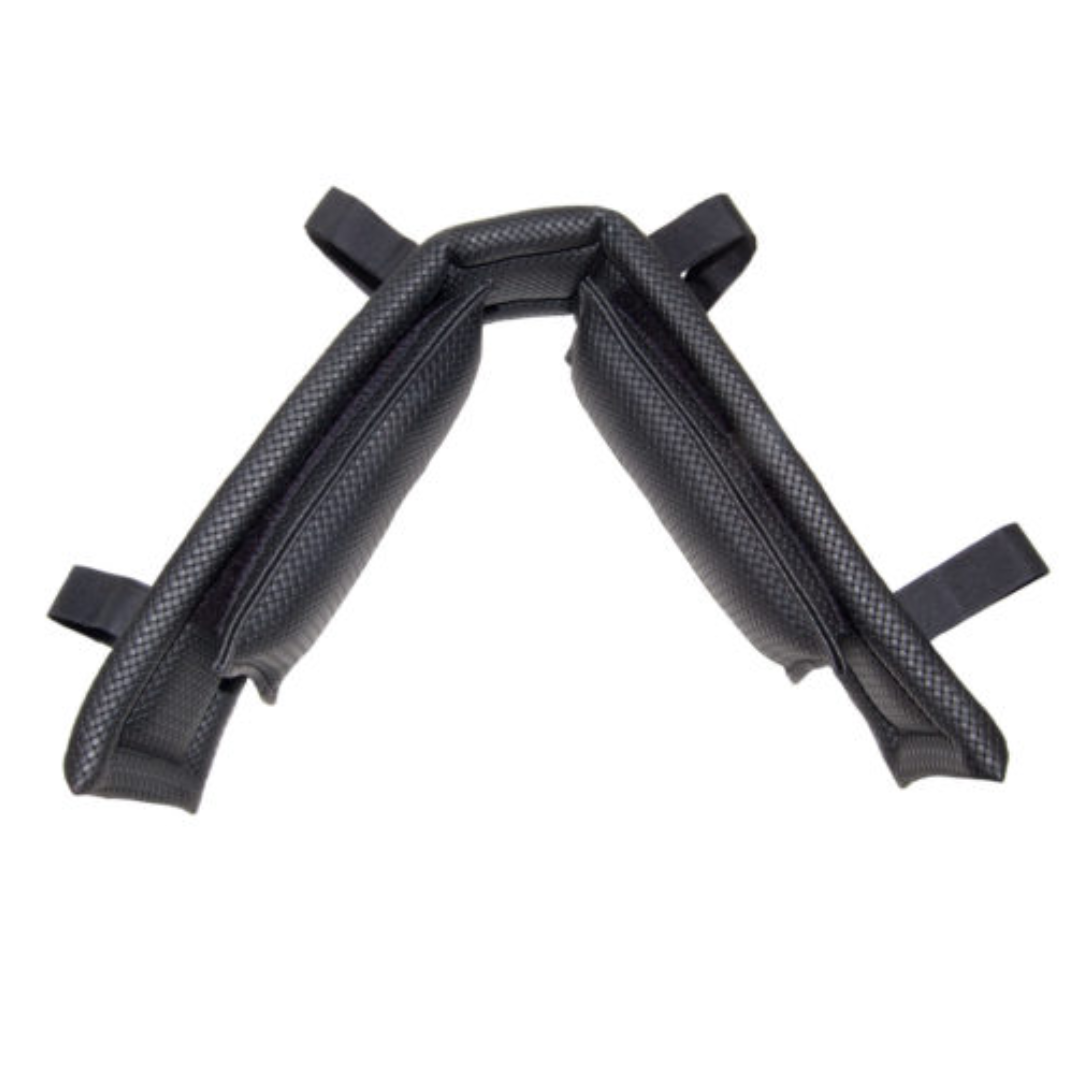 Acessório preto com textura tipo carbono e quatro alças para fixação
