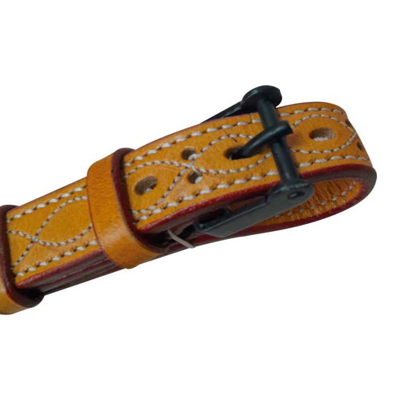 Correia de relógio em couro castanho claro com costura decorativa e fivela preta