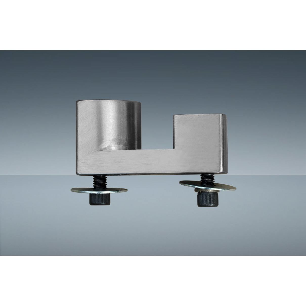 Suporte metálico prateado com parafusos e porcas