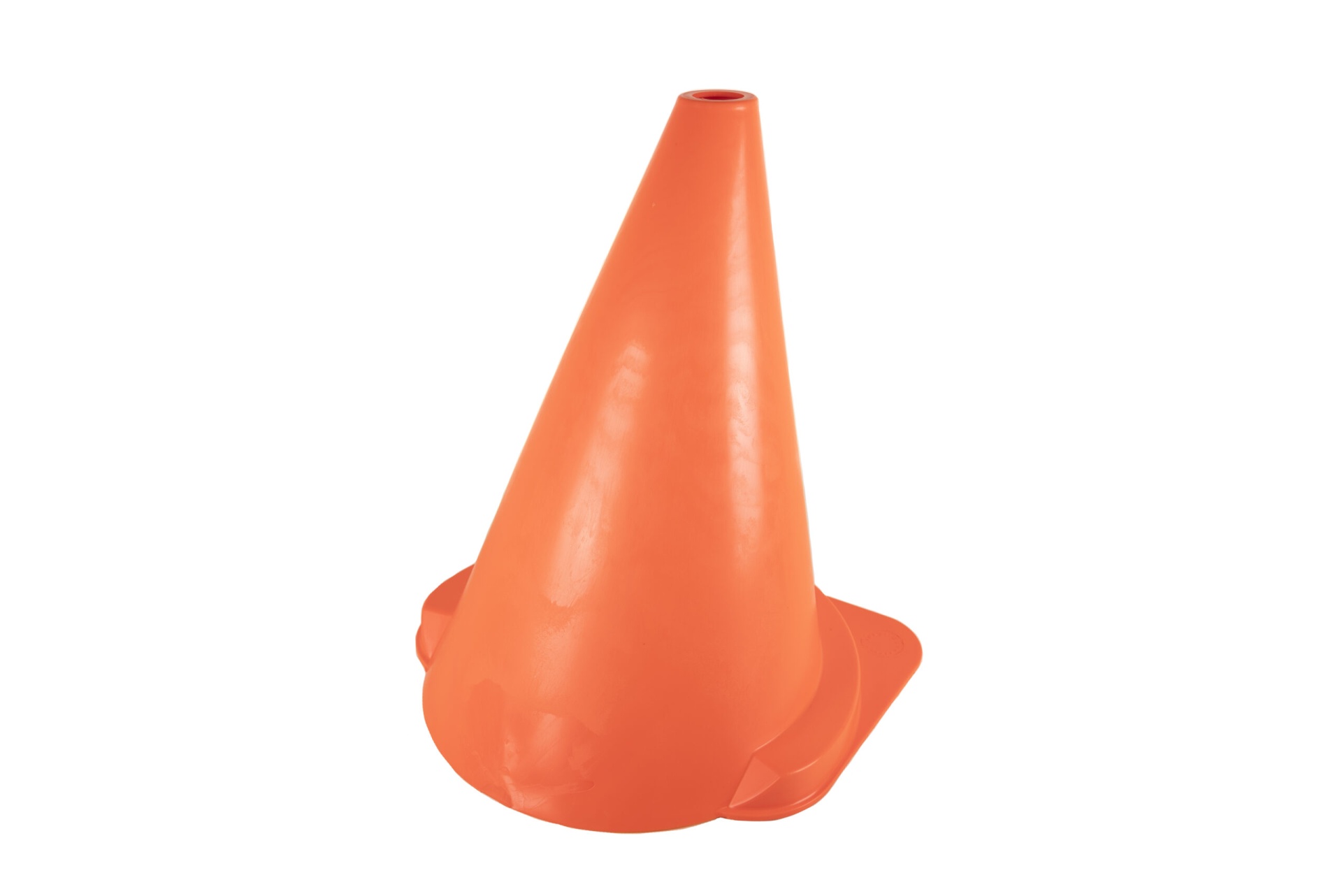 cone de trânsito laranja em fundo branco