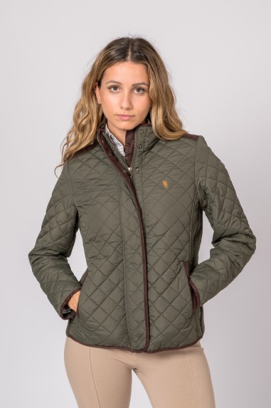 Casaco acolchoado verde-oliva com acabamento castanho e logotipo bordado no peito