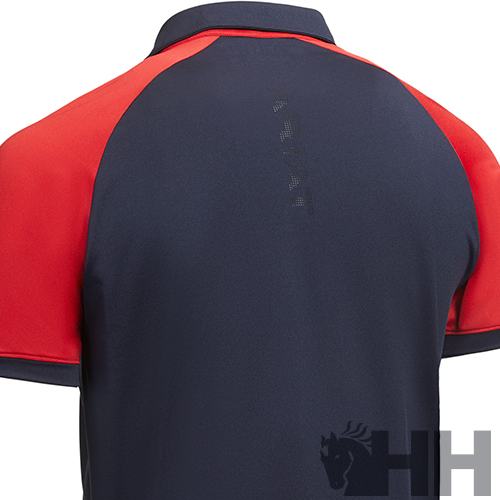 Polo desportivo azul escuro com mangas vermelhas e gola azul escura.