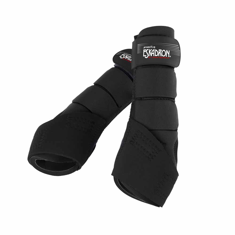 Proteções para pernas de cavalo pretas acolchoadas com fechos em velcro e etiqueta ESKADRON
