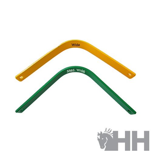 Acessórios metálicos amarelo e verde com inscrições Wide e Med. Wide