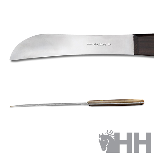 Faca com lâmina metálica e cabo escuro com texto e ferramenta fina com cabo dourado sobre fundo branco