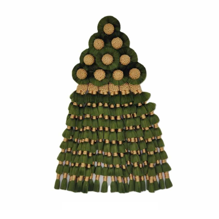 Pendente decorativo verde e bege com franjas e círculos têxteis