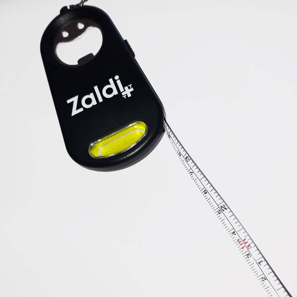 Trena preta Zaldi com nível de bolha e fita métrica branca
