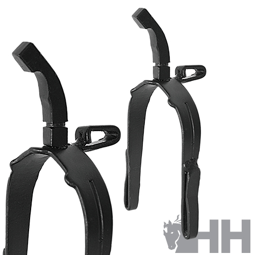 Par de esporas de equitação em metal preto com detalhe HH