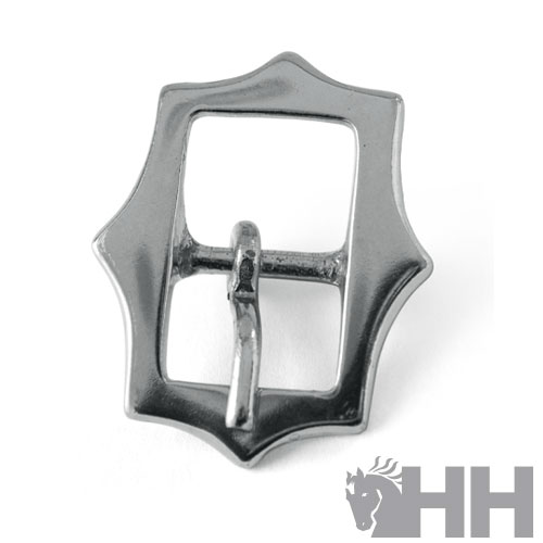 Fivela metálica prateada com fecho central sobre fundo branco